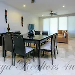 Mamitas By Playa Moments